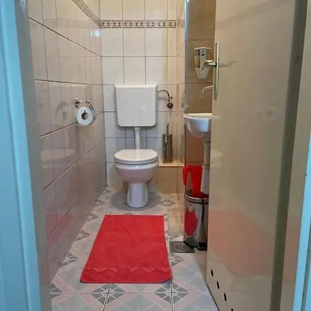 Apartment Airport 1 *